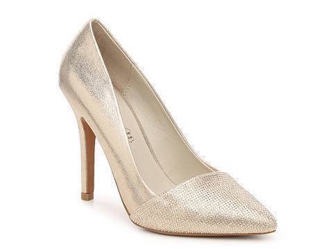 These Aldo Sciortino pumps in gold look spectacular peeping underneath the hem of this blue dress. 