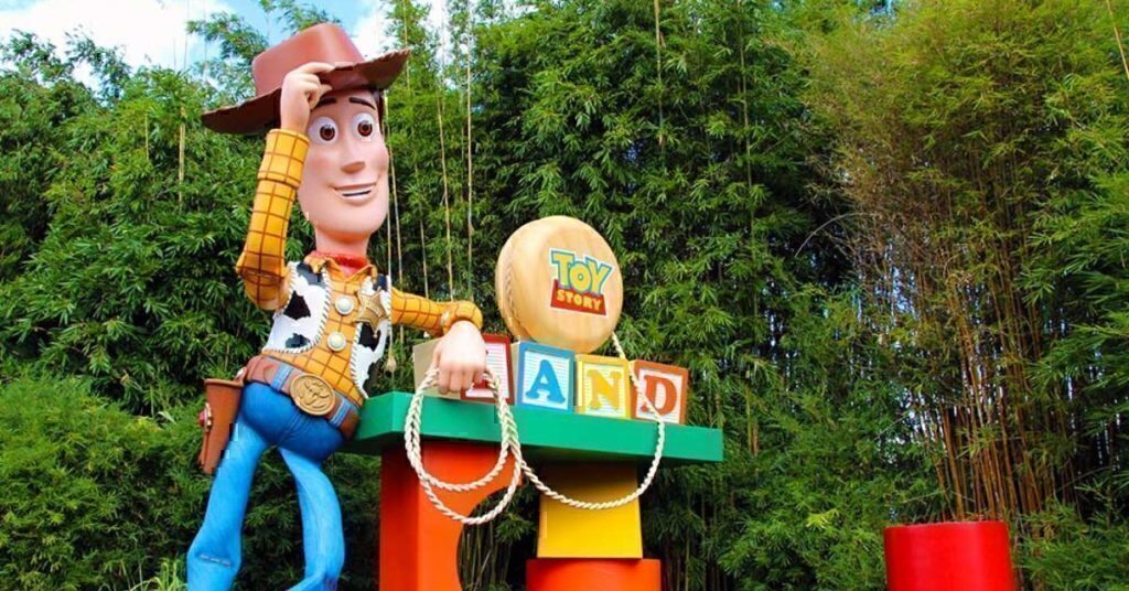 Walt Disney World Closes, Paralyzing the Company's Tourism Empire